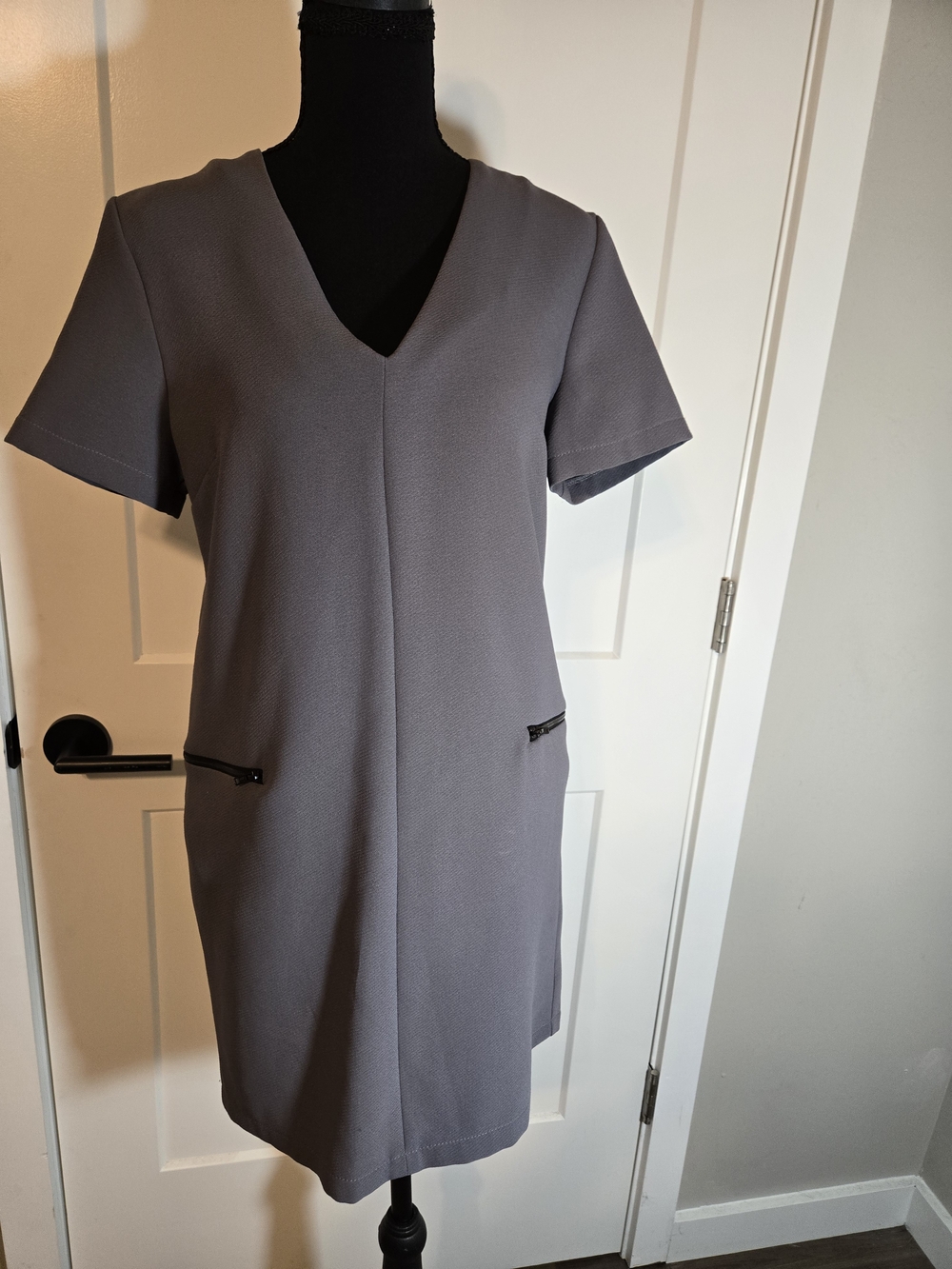 Topshop Gray V-Neck Shift Tunic Dress Exposed Back Zip Size US 6